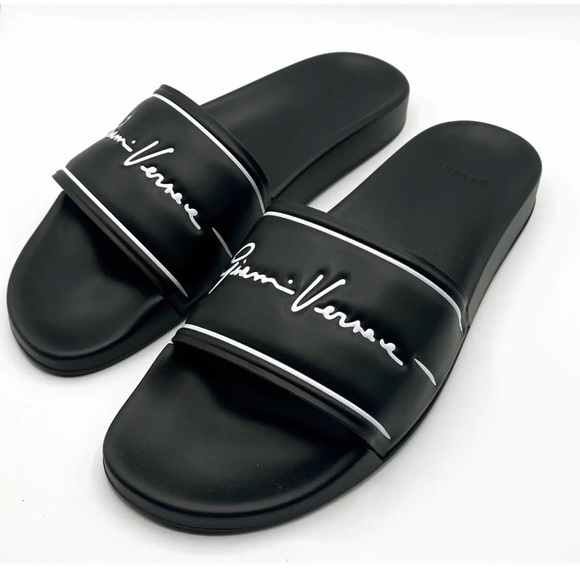 Versace Shoes - PRE-OWNED - Versace Gianni Versace DST249C Signature Pool Slides. SIZE 39 BLACK